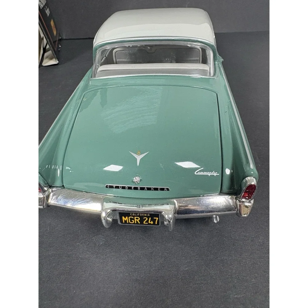 Maisto 1953 Studebaker Starliner 1:18 Scale Diecast Model Car – Special Edition